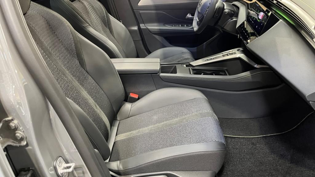 Nouvelle PEUGEOT 308  1.5 BlueHDi - 130 - EAT8  BERLINE GT 