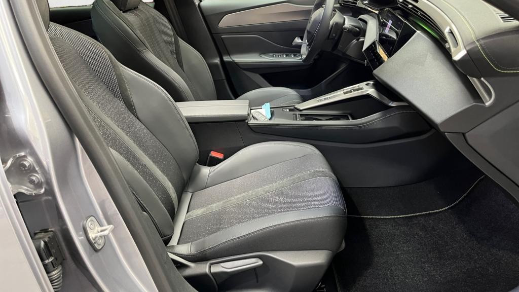 Nouvelle PEUGEOT 308  1.5 BlueHDi  - 130 - EAT8  BERLINE GT 