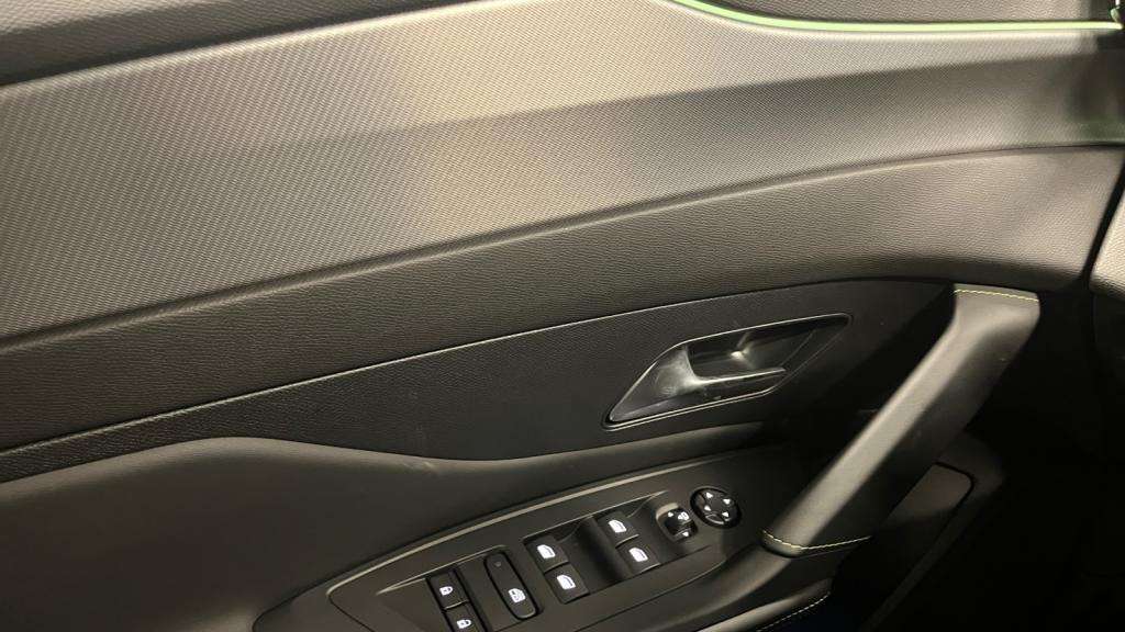 Nouvelle PEUGEOT 308  1.5 BlueHDi - 130 - EAT8  BERLINE GT 