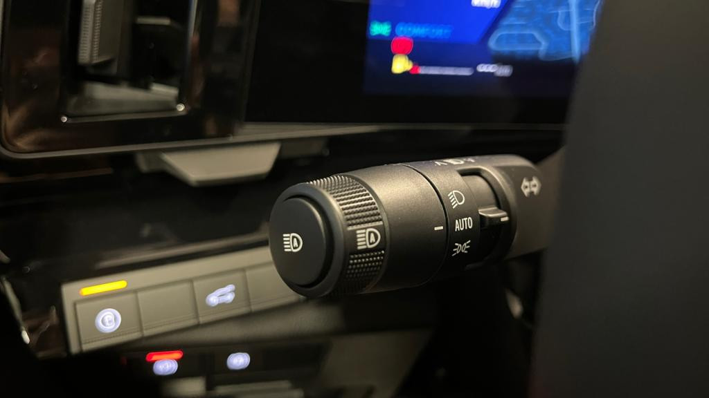 Nouvelle RENAULT RAFALE 1.2 E-Tech Full Hybride - 200 - BVA multi-modes  Esprit Alpine 