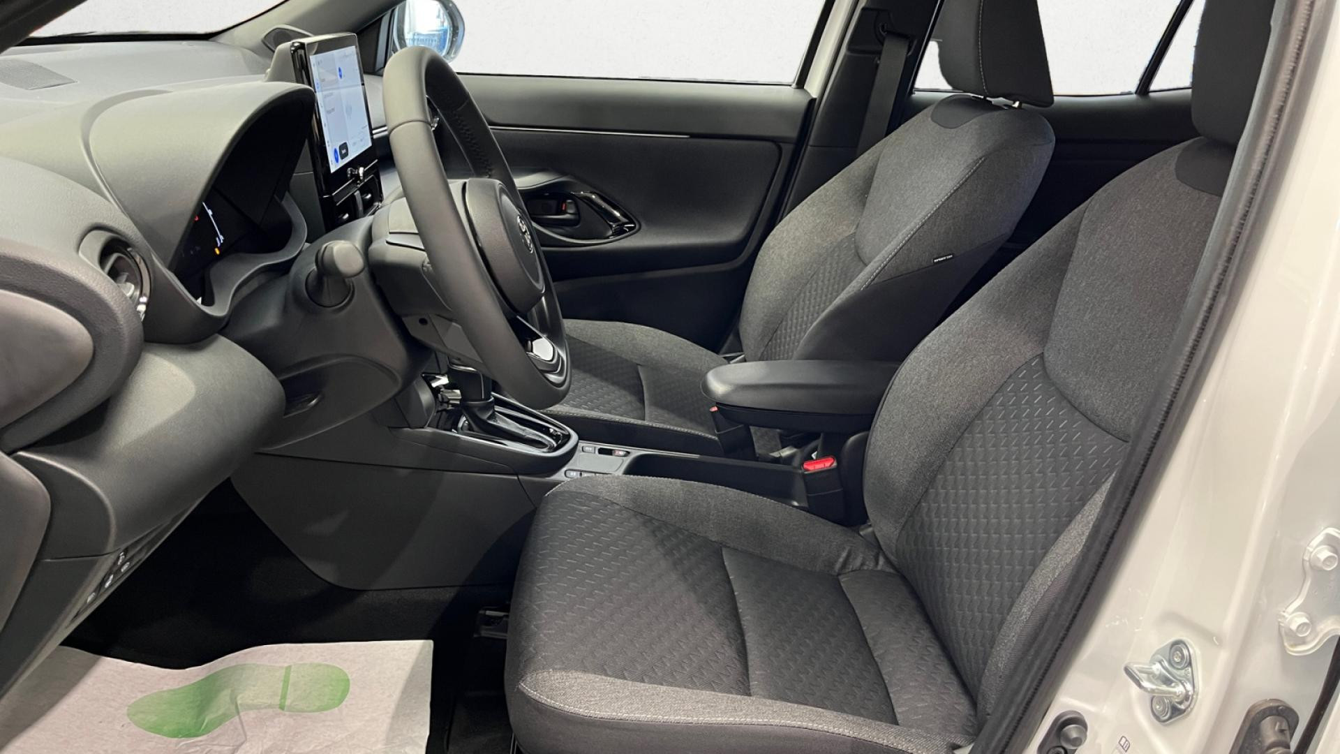 Nouvelle TOYOTA Yaris Cross Hybrid 130h - CVT (MC24)  Design 