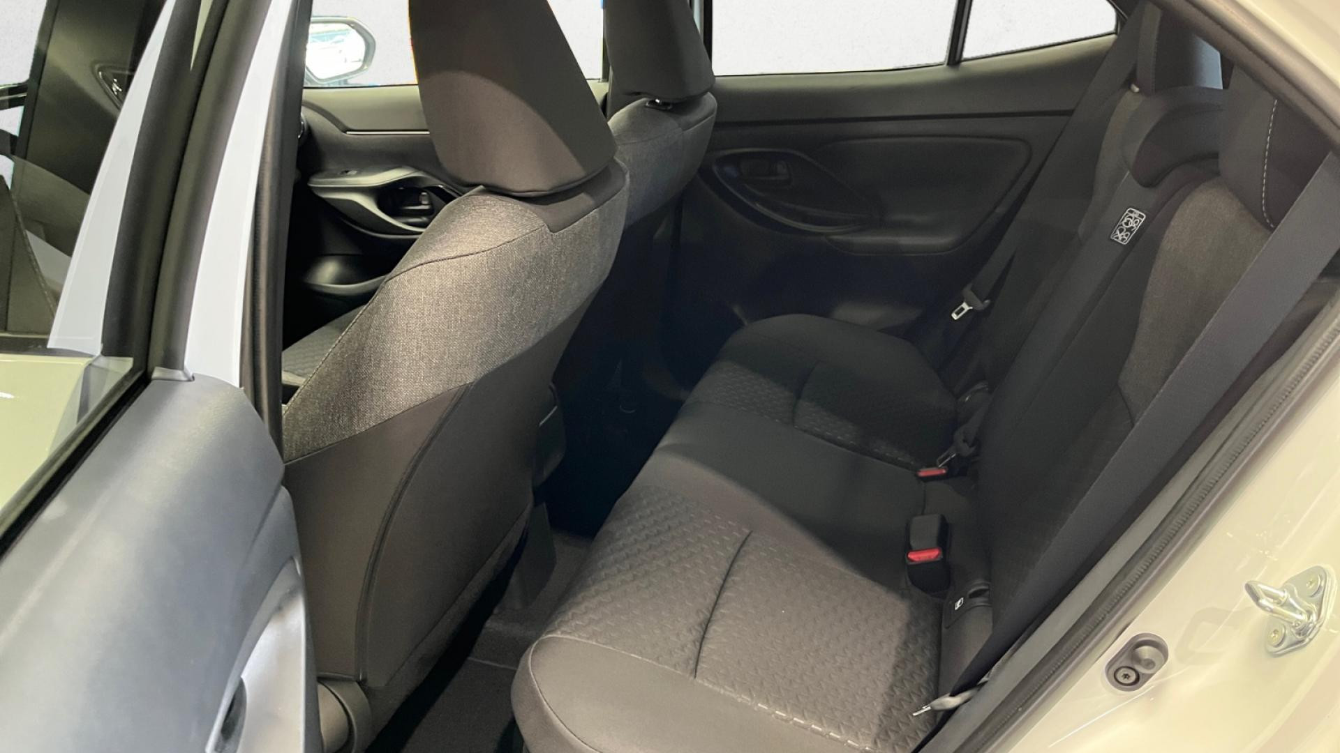 Nouvelle TOYOTA Yaris Cross Hybrid 130h - CVT (MC24)  Design 