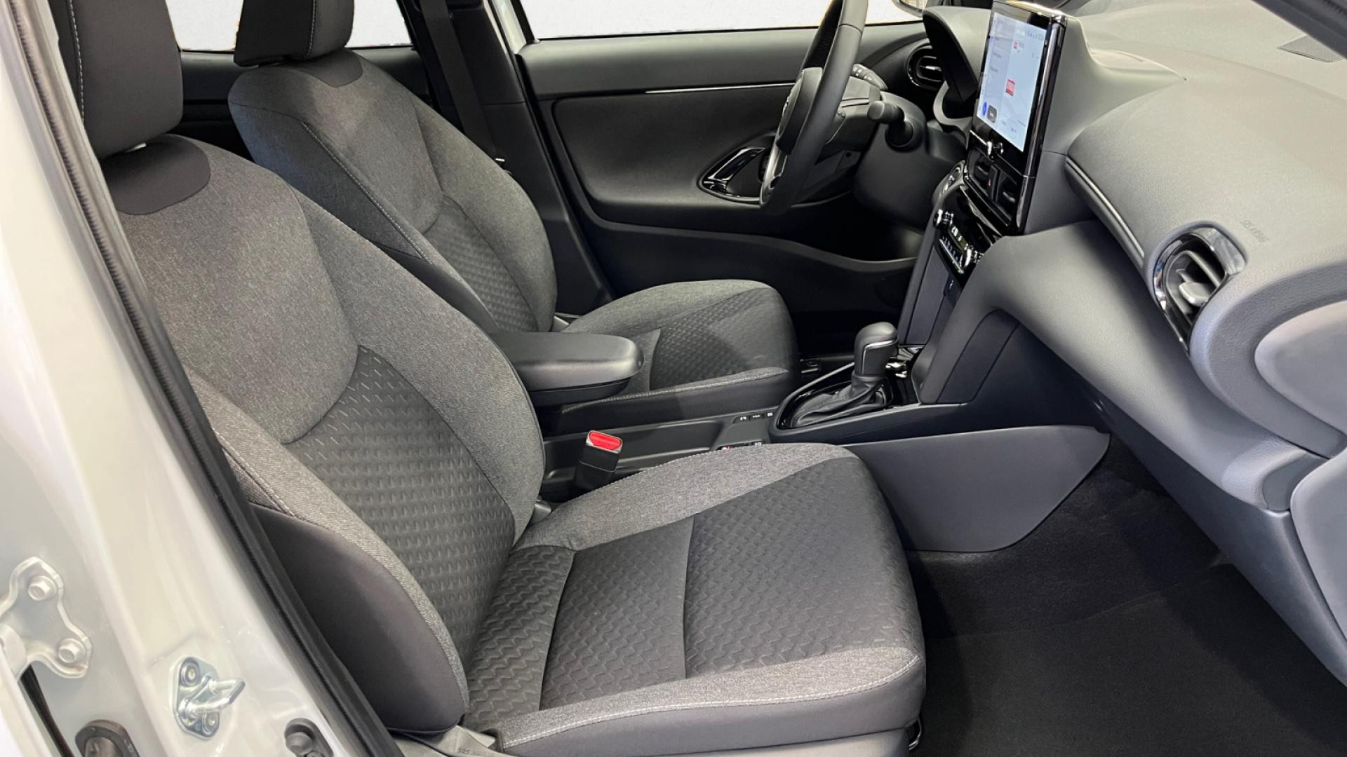 Nouvelle TOYOTA Yaris Cross Hybrid 130h - CVT (MC24) Design 