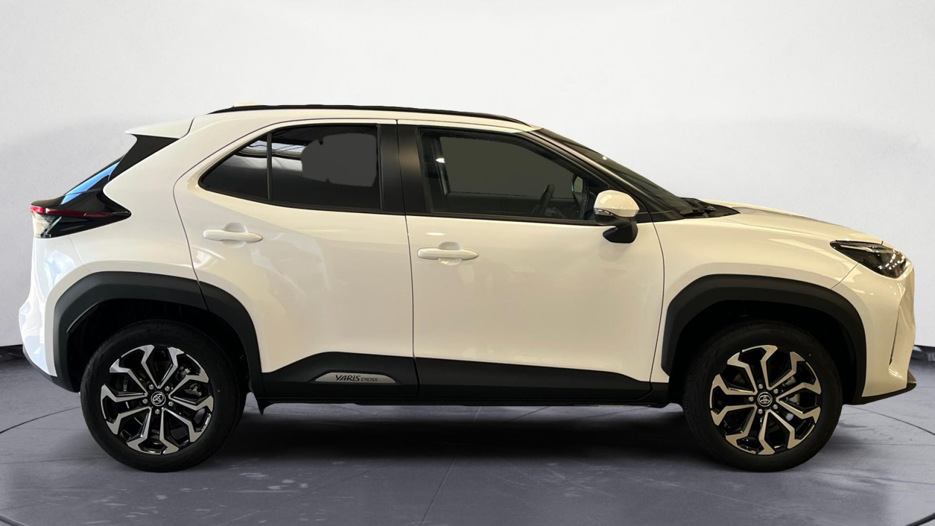 Nouvelle TOYOTA Yaris Cross Hybrid 130h - CVT (MC24) Design 