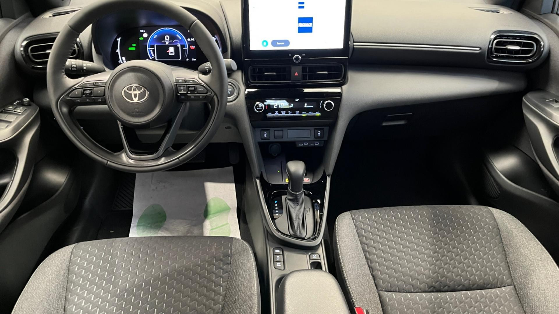 Nouvelle TOYOTA Yaris Cross Hybrid 130h - CVT (MC24) Design 