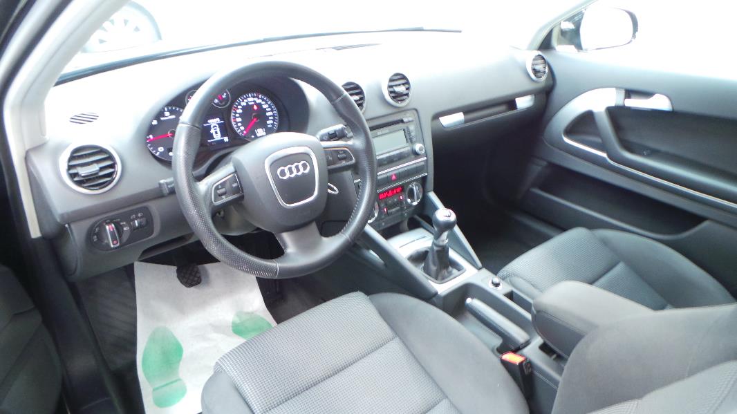 AUDI A3 1.6 TDI 105CH FAP AMBITION