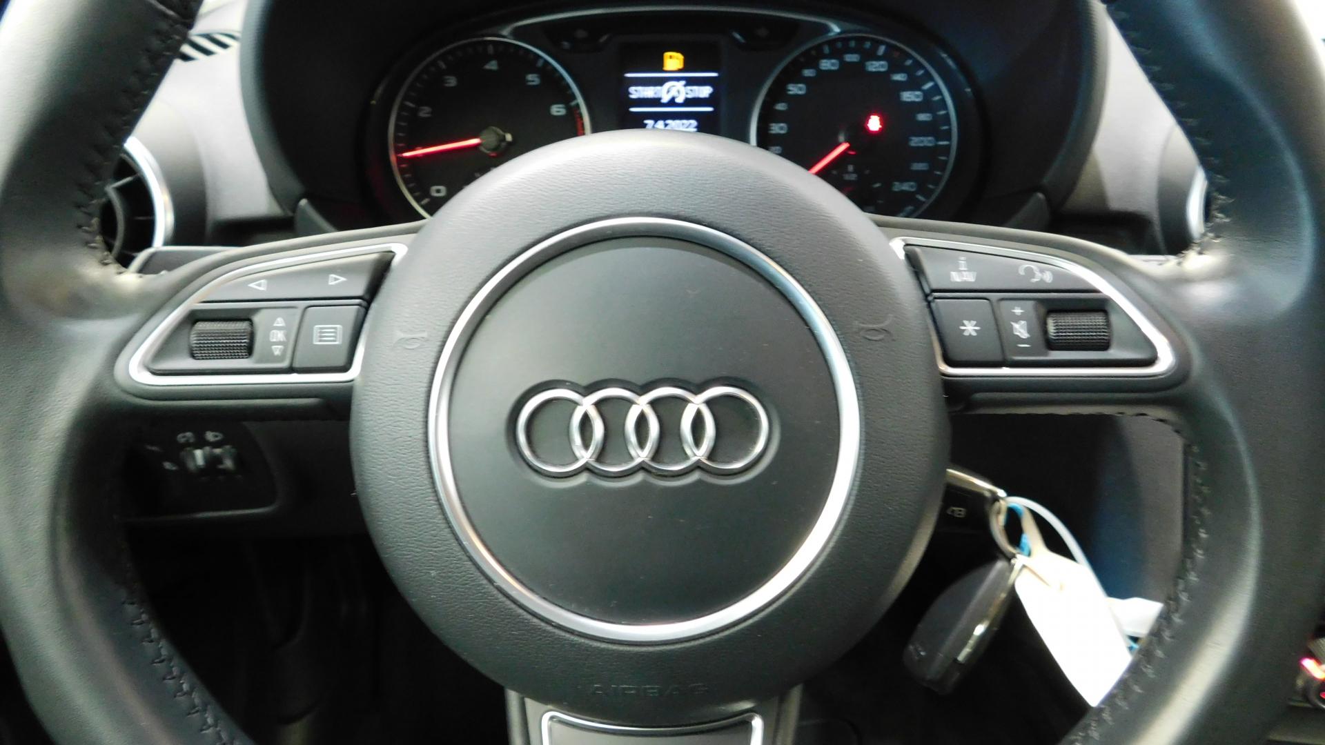 AUDI A1  1.0 TFSI ultra - 95 - BV S-Tronic  BERLINE Business line PHASE 2