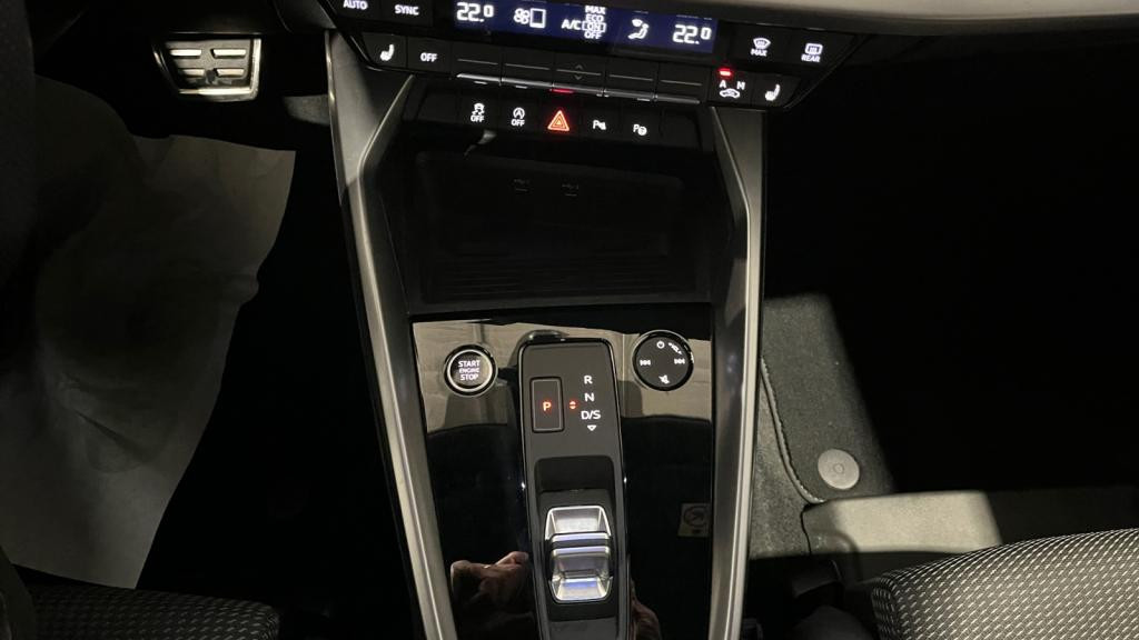 Nouvelle AUDI A3 SPORTBACK 1.5 35 TFSI - 150 - S-Tronic 7  8Y SPORTBACK S line