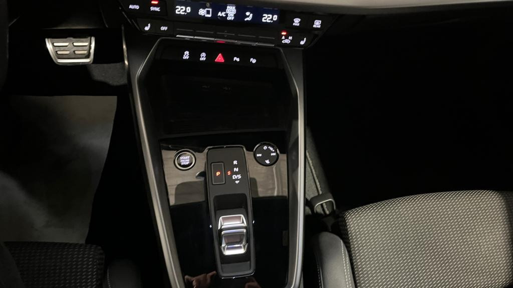 Nouvelle AUDI A3 SPORTBACK 1.5 35 TFSI - 150 - S-Tronic 7  8Y SPORTBACK S line