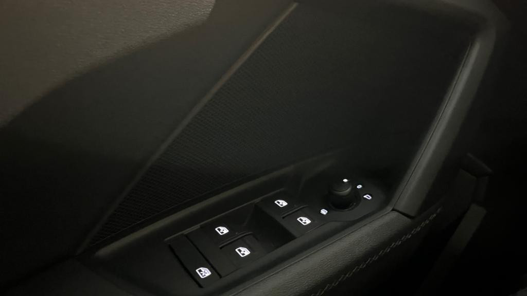 Nouvelle AUDI A3 SPORTBACK 1.5 35 TFSI - 150 - S-Tronic 7  8Y SPORTBACK S line