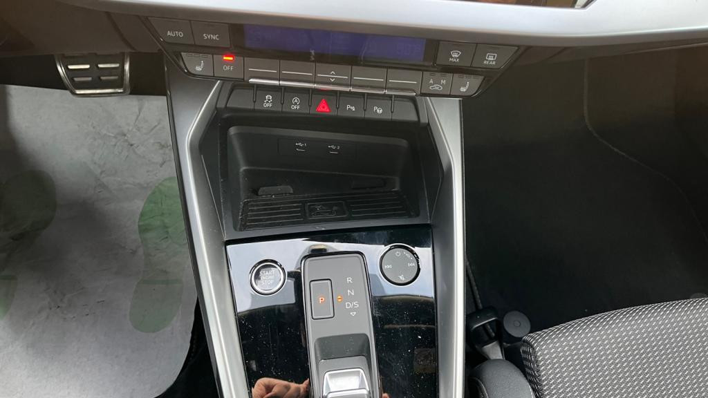 Nouvelle AUDI A3 SPORTBACK 1.5 35 TFSI - 150 - S-Tronic 7  8Y SPORTBACK S line