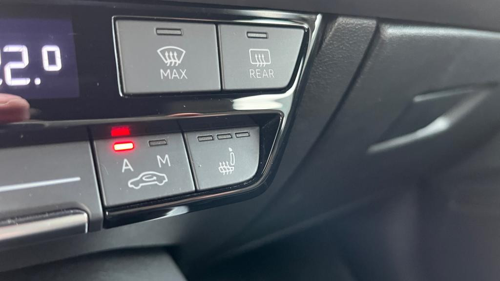 Nouvelle AUDI A3 SPORTBACK 1.5 35 TFSI - 150 - S-Tronic 7  8Y SPORTBACK S line