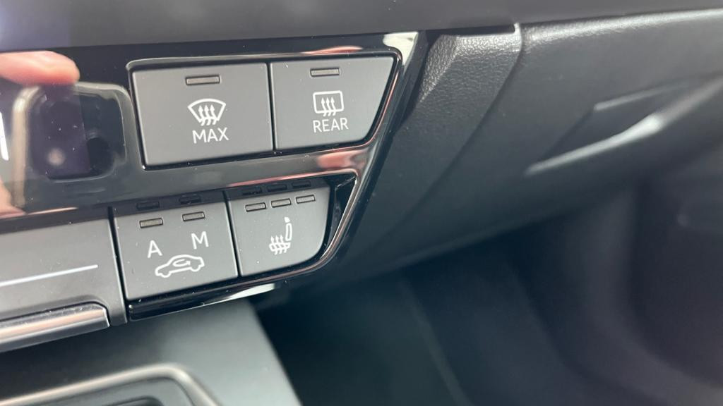 AUDI A3 SPORTBACK 2.0 35 TDI - 150 - S-Tronic 7  8Y SPORTBACK Design