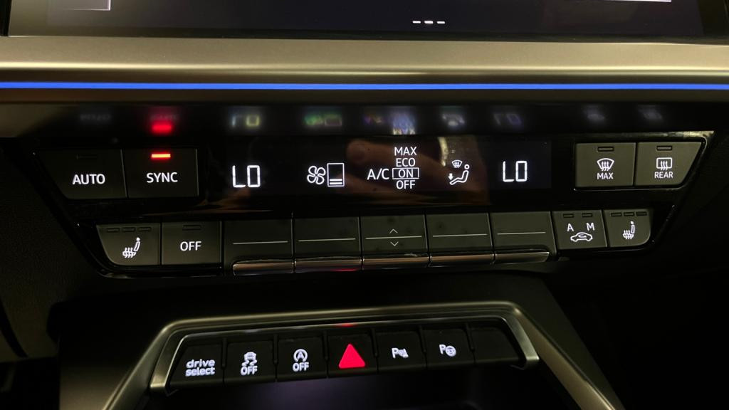 AUDI A3 BERLINE 1.5 35 TFSI - 150 - S-Tronic 7  8Y Design luxe