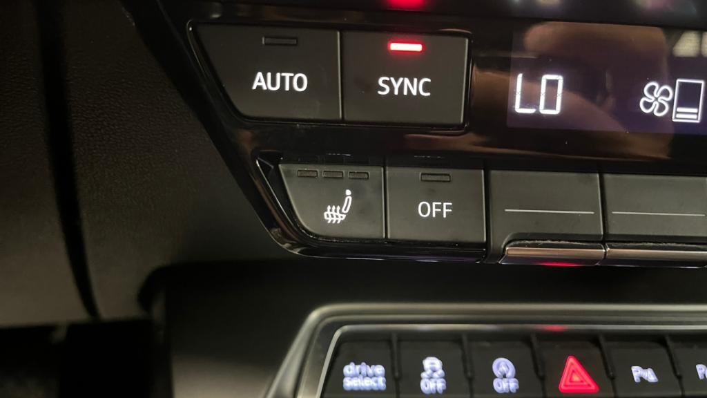 AUDI A3 BERLINE 1.5 35 TFSI - 150 - S-Tronic 7  8Y Design luxe