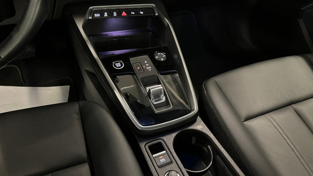 AUDI A3 BERLINE 1.5 35 TFSI - 150 - S-Tronic 7  8Y Design luxe