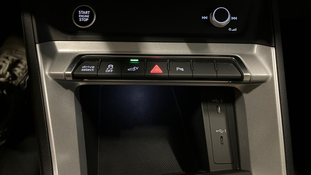 AUDI Q3  1.4 45 TFSI e - 245 - S-Tronic 6  Design 