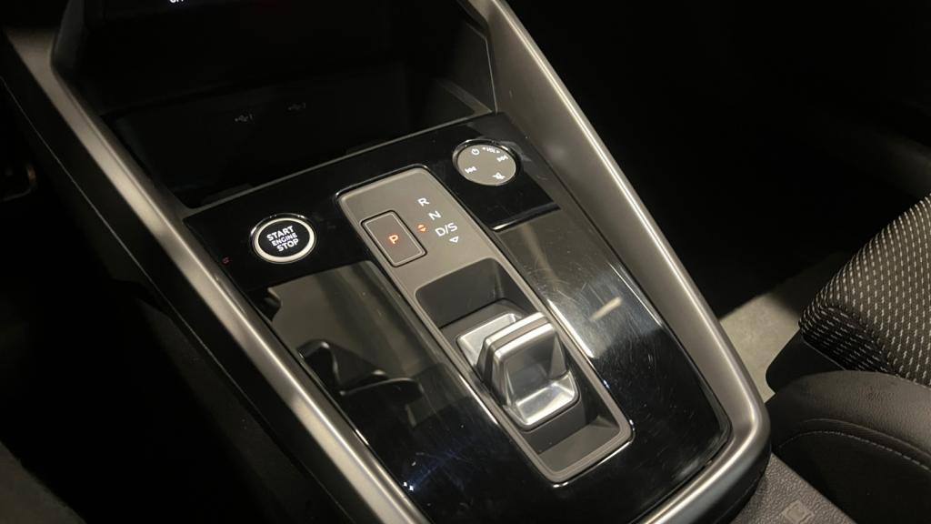 Nouvelle AUDI A3 SPORTBACK 1.5 35 TFSI - 150 - S-Tronic 7  8Y SPORTBACK S line