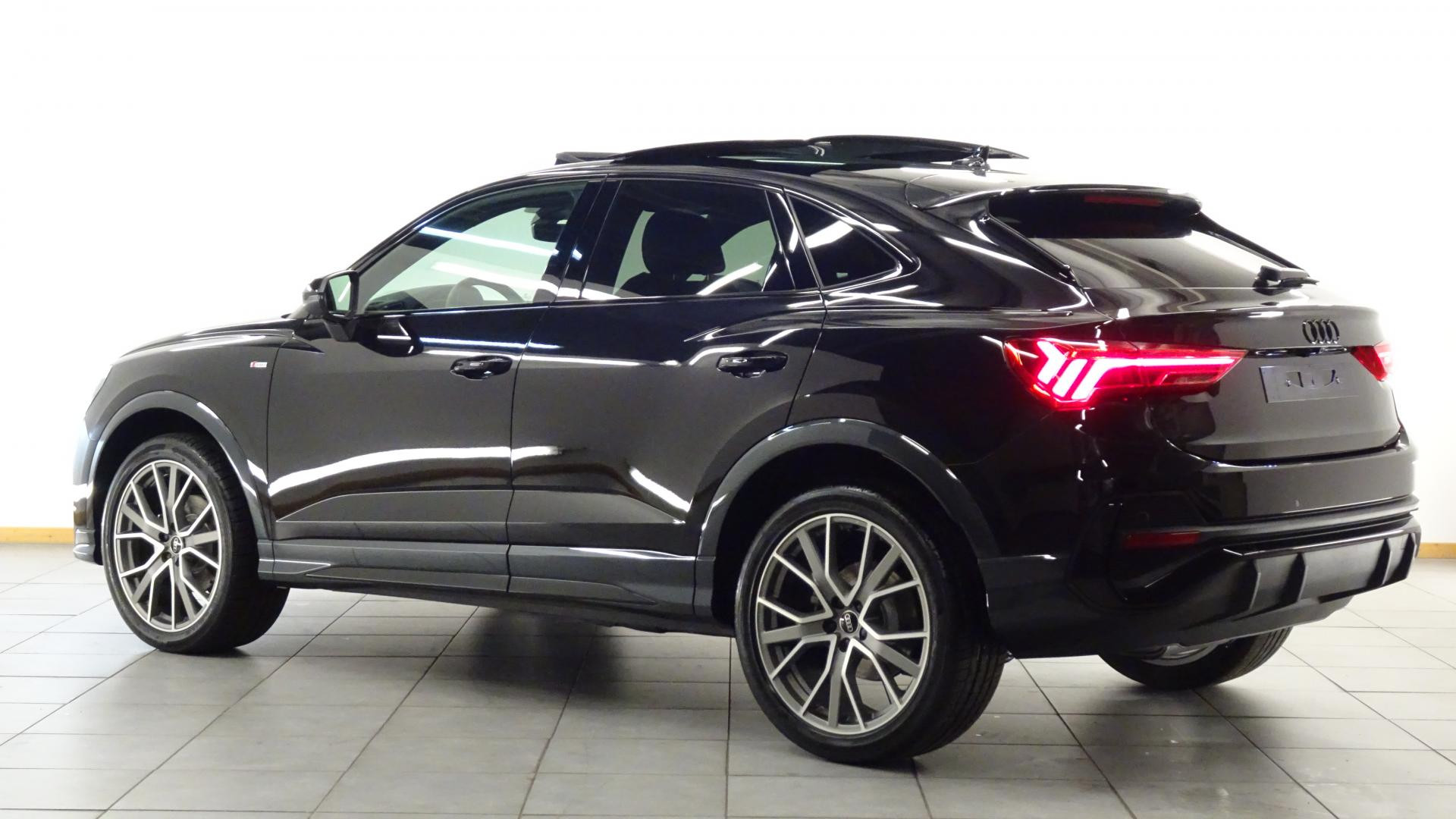 AUDI Q3 SPORTBACK TDI 150 S-tronic SPORTBACK S Line - Toit Ouvrant - Sellerie Cuir - Volant Méplat