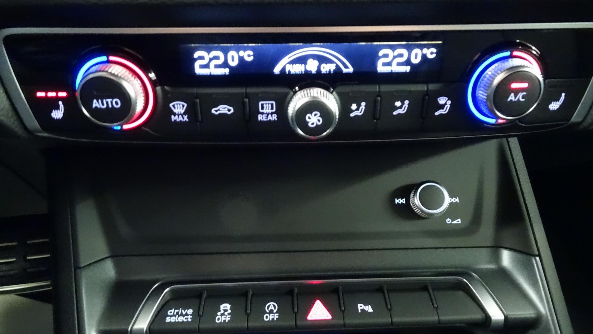 AUDI Q3 SPORTBACK TDI 150 S-tronic SPORTBACK S Line - Toit Ouvrant - Sellerie Cuir - Volant Méplat