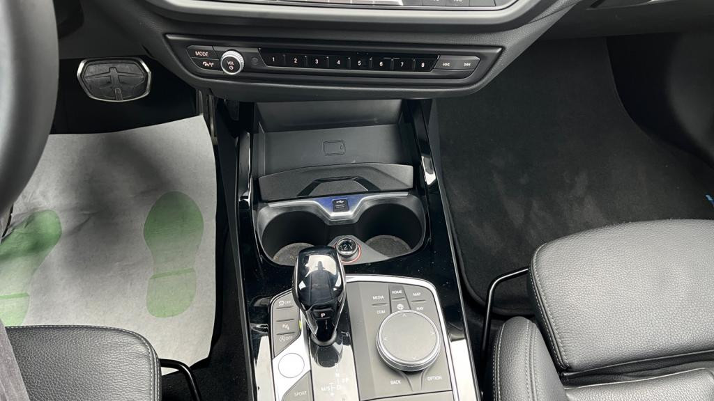 BMW SERIE 1 135i xDrive - BVA Sport  BERLINE F40 M Performance 