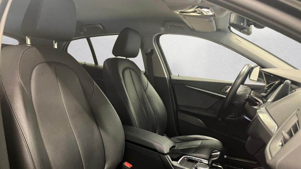 BMW SERIE 1 120i - DKG  BERLINE F40 Luxury 