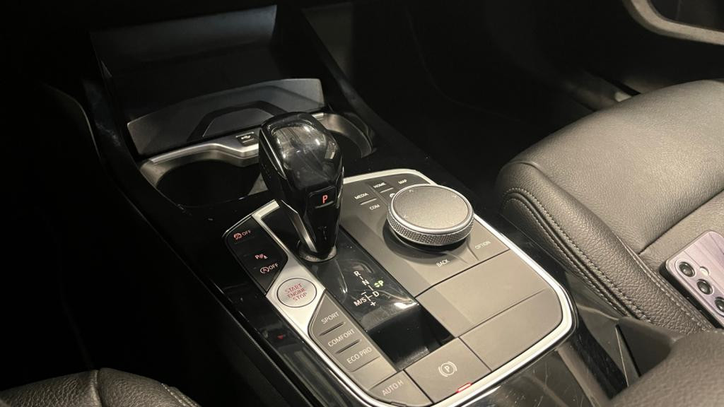 BMW SERIE 1 120i - DKG  BERLINE F40 Luxury 