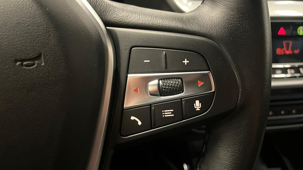 BMW SERIE 1 120i - DKG  BERLINE F40 Luxury 