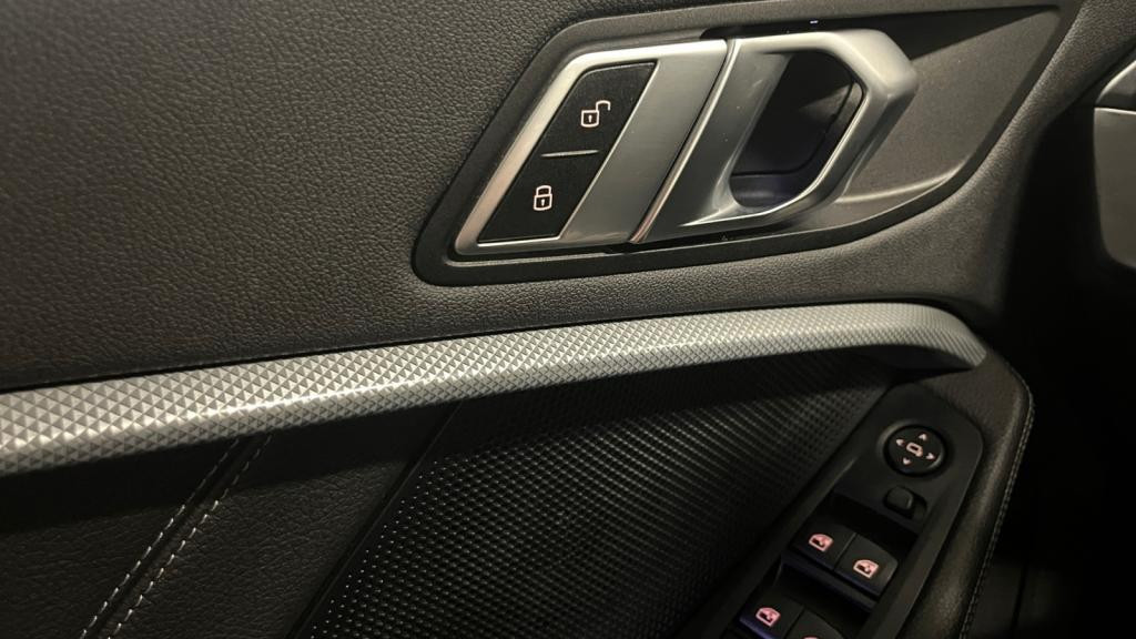 BMW SERIE 1 120i - DKG  BERLINE F40 Luxury 