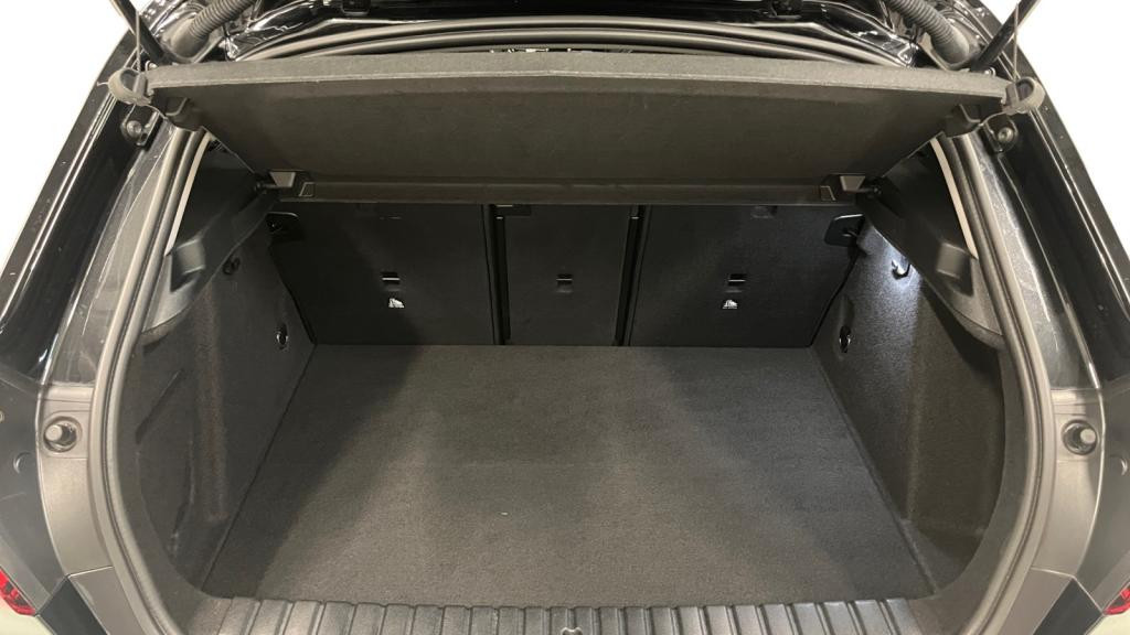 BMW SERIE 1 120i - DKG  BERLINE F40 Luxury 