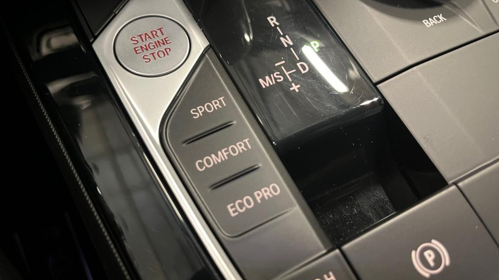 BMW SERIE 1 120i - DKG  BERLINE F40 Luxury 