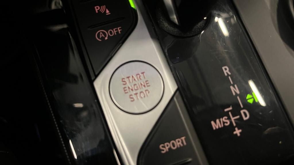 BMW SERIE 1 120i - DKG  BERLINE F40 Luxury 