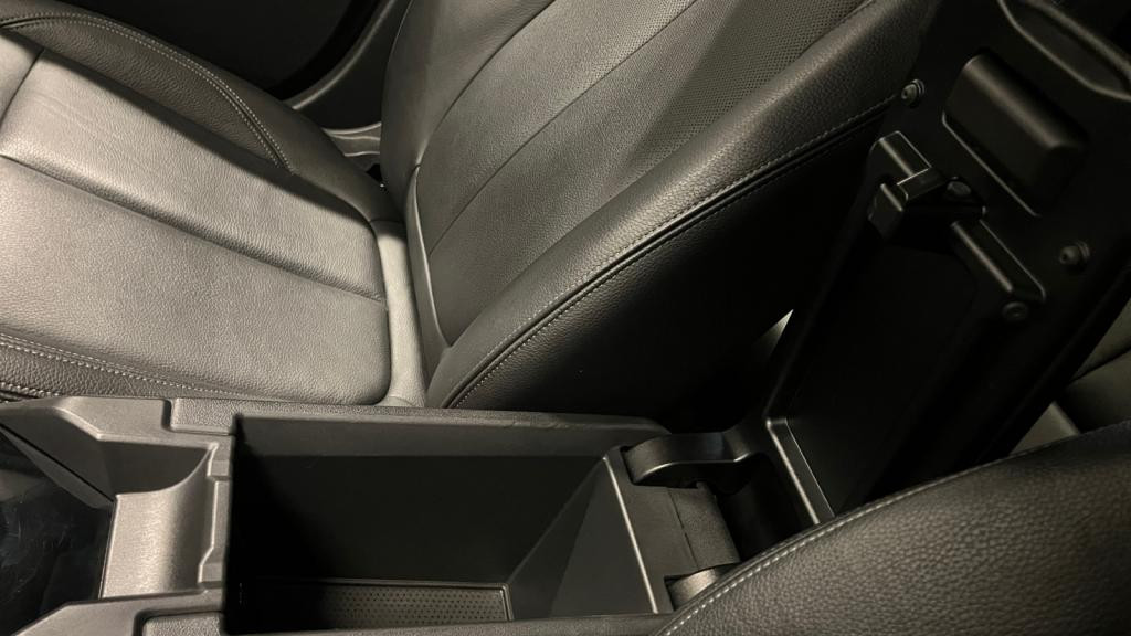 BMW SERIE 1 120i - DKG  BERLINE F40 Luxury 