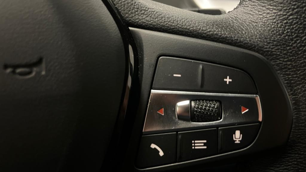 BMW SERIE 1 116i - DKG  BERLINE F40 Lounge 