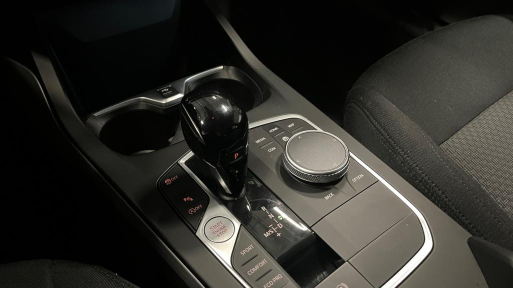 BMW SERIE 1 116i - DKG  BERLINE F40 Lounge 