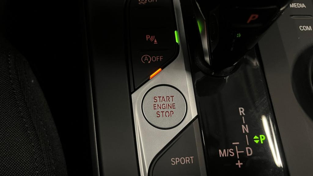 BMW SERIE 1 116i - DKG  BERLINE F40 Lounge 