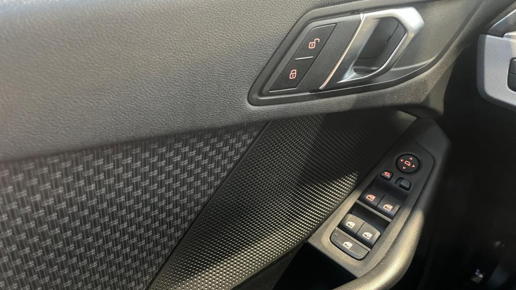 BMW SERIE 1 116d - DKG  BERLINE F40 Business Design 