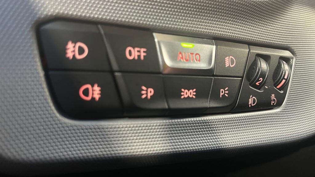 BMW SERIE 1 116d - DKG  BERLINE F40 Business Design 