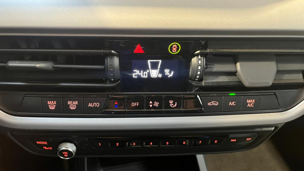 BMW SERIE 1 116d - DKG  BERLINE F40 Business Design 