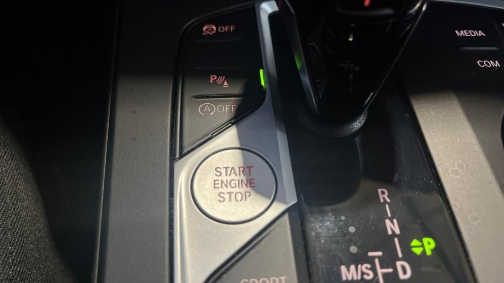 BMW SERIE 1 116d - DKG  BERLINE F40 Business Design 