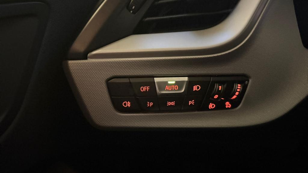 BMW SERIE 1 118i - DKG  BERLINE F40 Business Design 