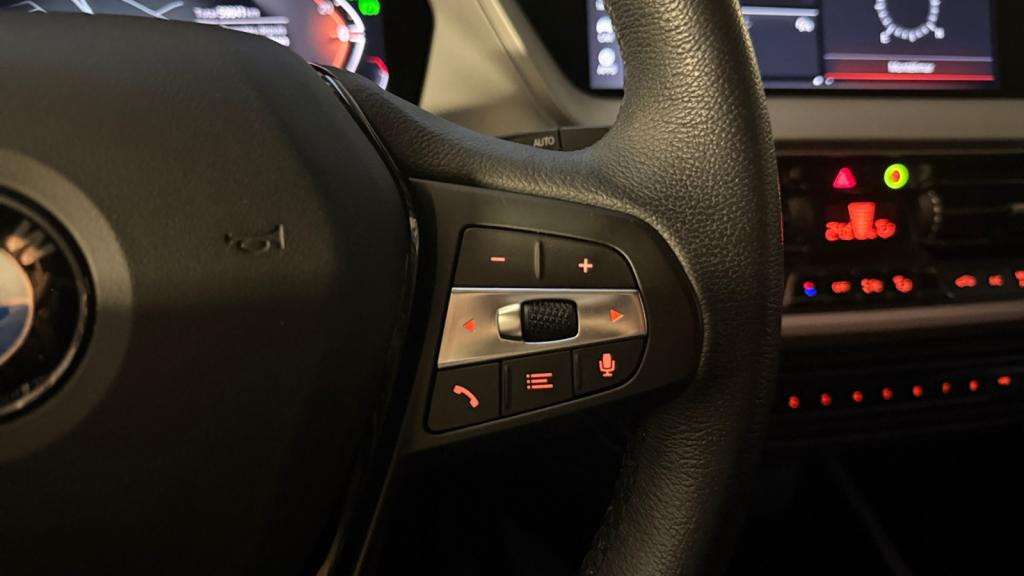 BMW SERIE 1 118i - DKG  BERLINE F40 Business Design 