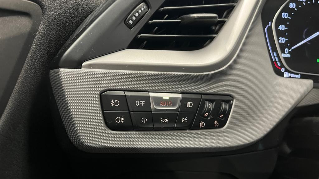 BMW SERIE 1 116d - DKG  BERLINE F40 Business Design 