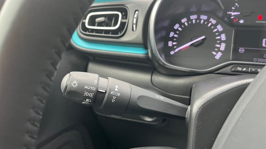 Nouvelle CITROEN C3  1.2 PureTech 12V - 83 S&S  BERLINE Shine PHASE 2