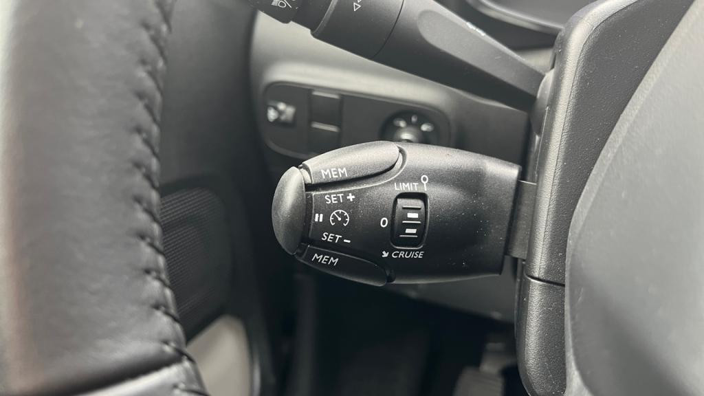 Nouvelle CITROEN C3  1.2 PureTech 12V - 83 S&S  BERLINE Shine PHASE 2