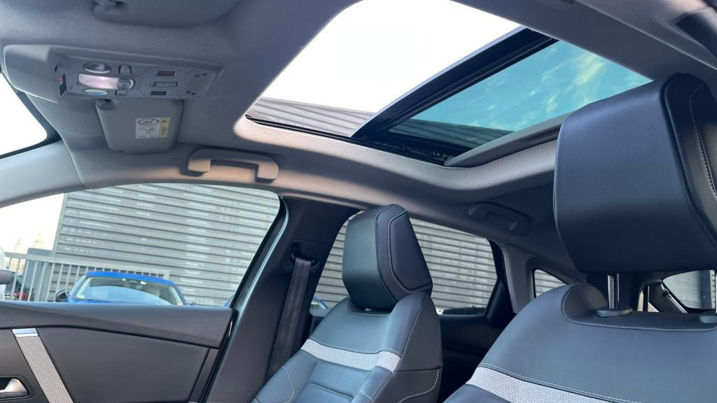 Nouvelle CITROEN C4  1.5 BlueHDi 16V - 130 S&S - EAT8 BERLINE Shine