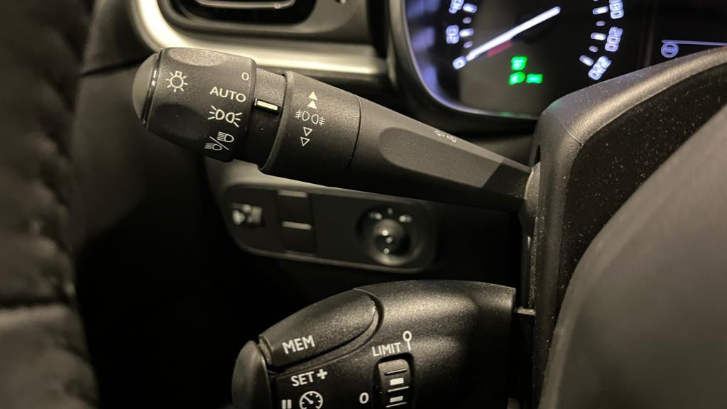 Nouvelle CITROEN C3  1.2 PureTech 12V - 83 S&S  BERLINE Shine PHASE 2