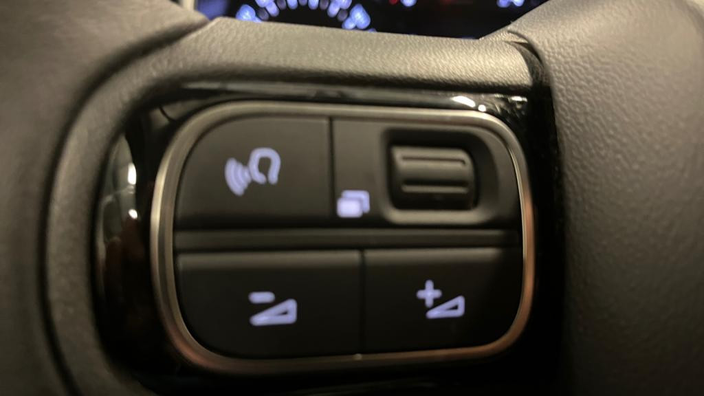 Nouvelle CITROEN C3  1.2 PureTech 12V - 83 S&S  BERLINE Shine PHASE 2