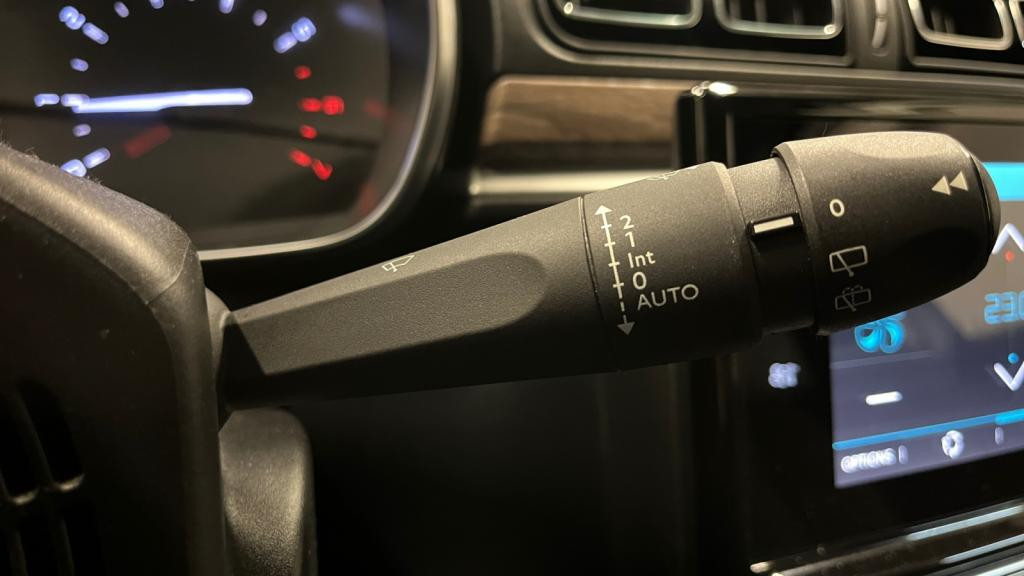 Nouvelle CITROEN C3  1.2 PureTech 12V - 83 S&S  BERLINE Shine PHASE 2