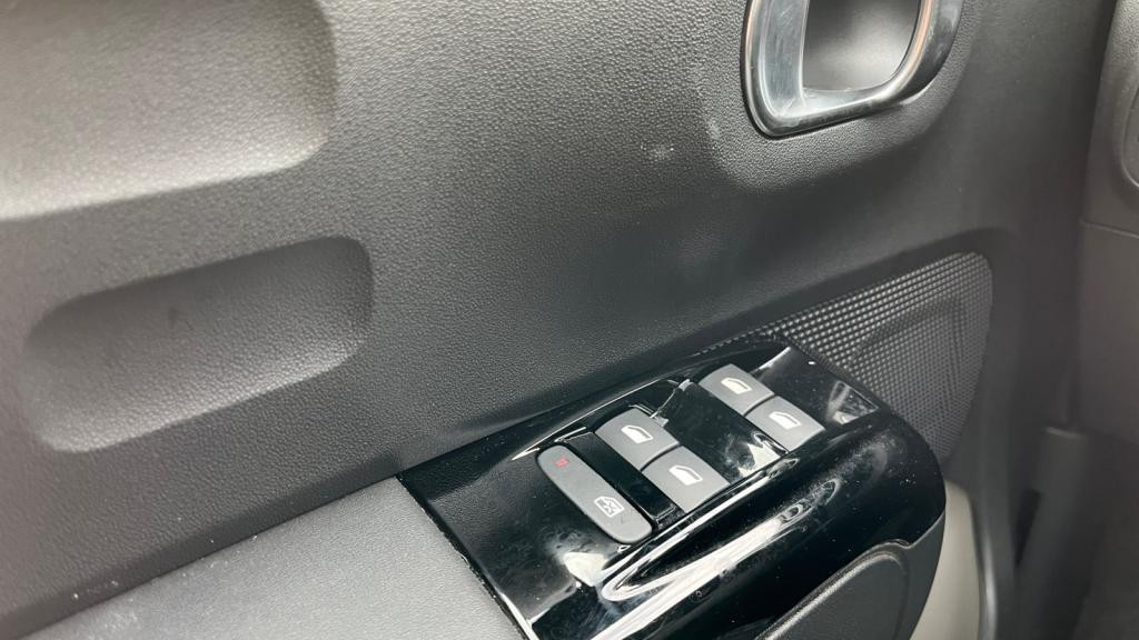 Nouvelle CITROEN C3  1.2 PureTech 12V - 83 S&S BERLINE Shine PHASE 2